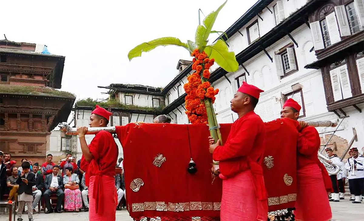 दसैं पर्व : फूलपाती भित्र्याइँदै